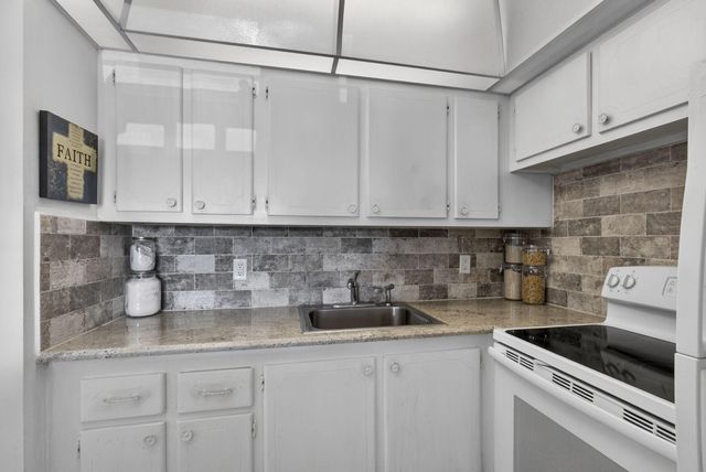 106 Camden E, West Palm Beach, FL 33417