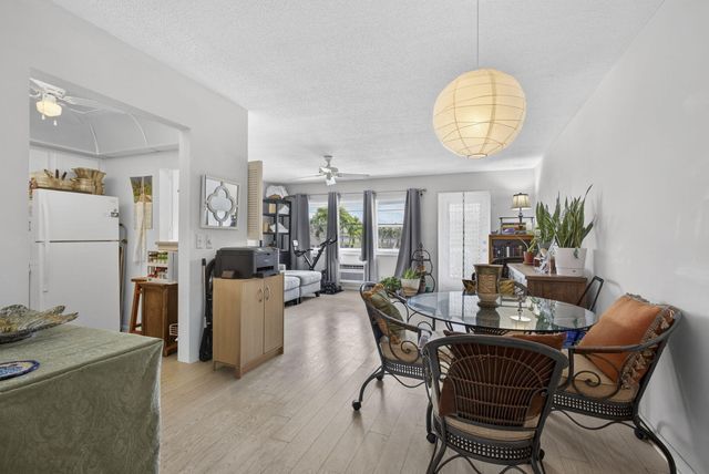 106 Camden E, West Palm Beach, FL 33417