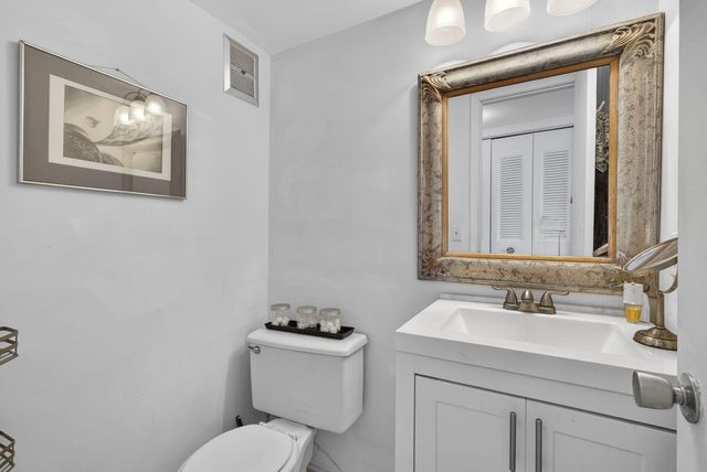 106 Camden E, West Palm Beach, FL 33417