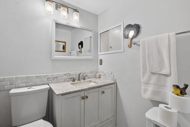 106 Camden E, West Palm Beach, FL 33417