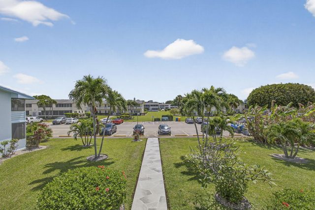 106 Camden E, West Palm Beach, FL 33417