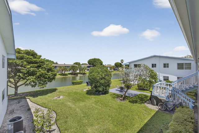 106 Camden E, West Palm Beach, FL 33417