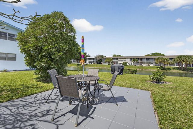 106 Camden E, West Palm Beach, FL 33417