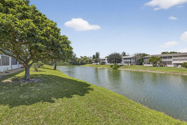 106 Camden E, West Palm Beach, FL 33417