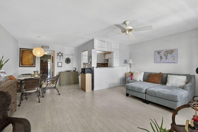 106 Camden E, West Palm Beach, FL 33417