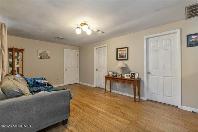 512 Henry Place, Middletown, NJ 07748