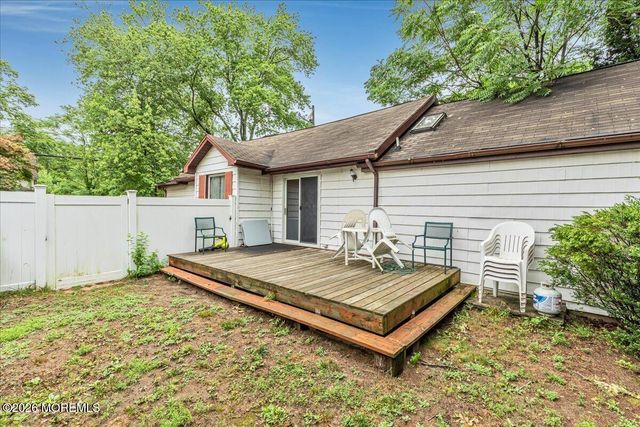 512 Henry Place, Middletown, NJ 07748