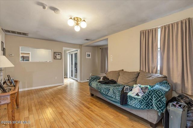 512 Henry Place, Middletown, NJ 07748