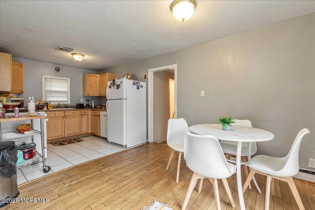 512 Henry Place, Middletown, NJ 07748