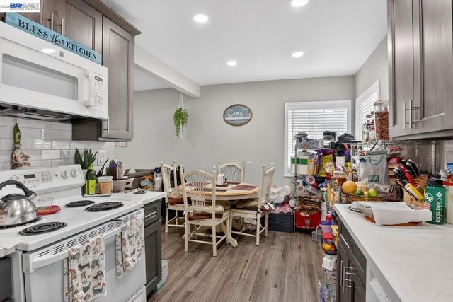 484 B St, Hayward, CA 94541