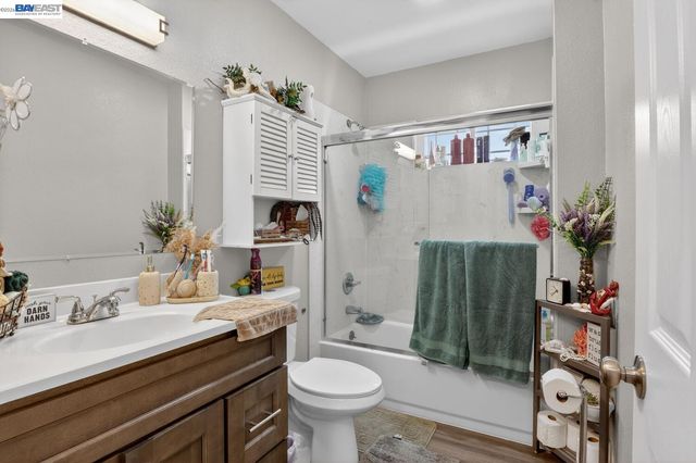 484 B St, Hayward, CA 94541