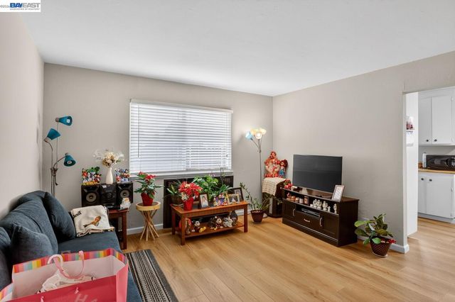 484 B St, Hayward, CA 94541