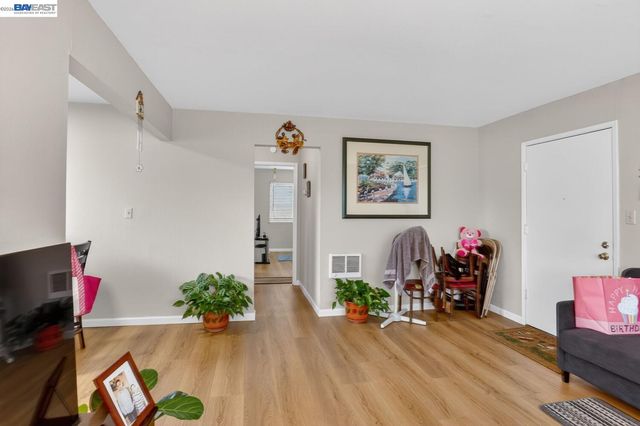 484 B St, Hayward, CA 94541