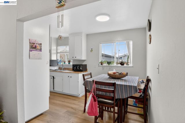 484 B St, Hayward, CA 94541