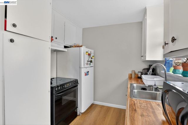 484 B St, Hayward, CA 94541