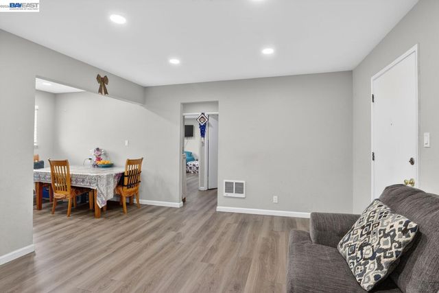 484 B St, Hayward, CA 94541