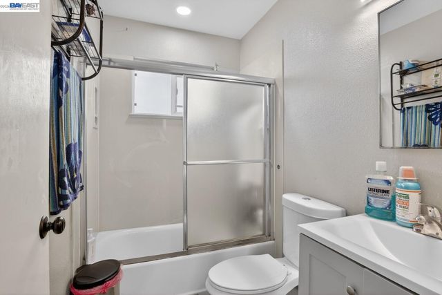 484 B St, Hayward, CA 94541