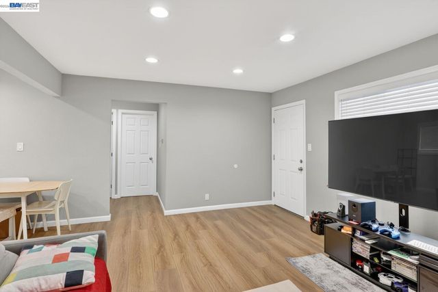 484 B St, Hayward, CA 94541