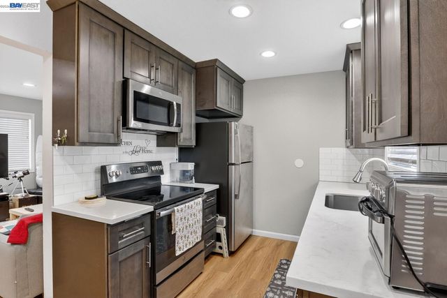 484 B St, Hayward, CA 94541