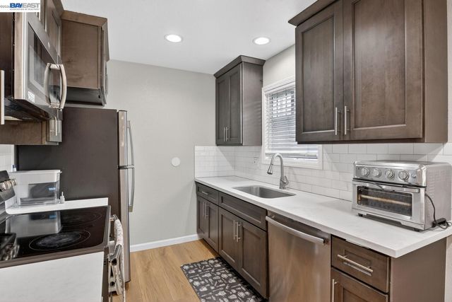 484 B St, Hayward, CA 94541