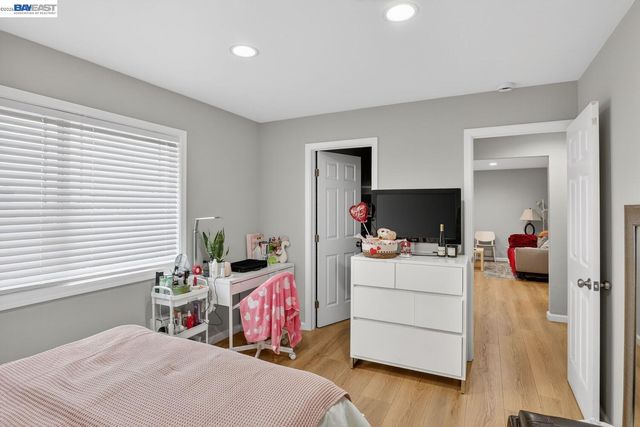 484 B St, Hayward, CA 94541