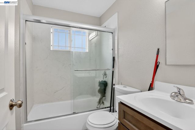 484 B St, Hayward, CA 94541