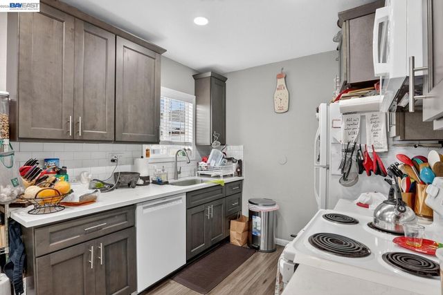 484 B St, Hayward, CA 94541