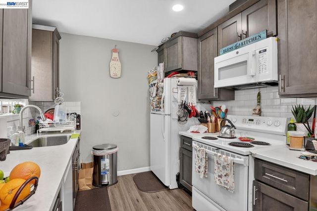 484 B St, Hayward, CA 94541