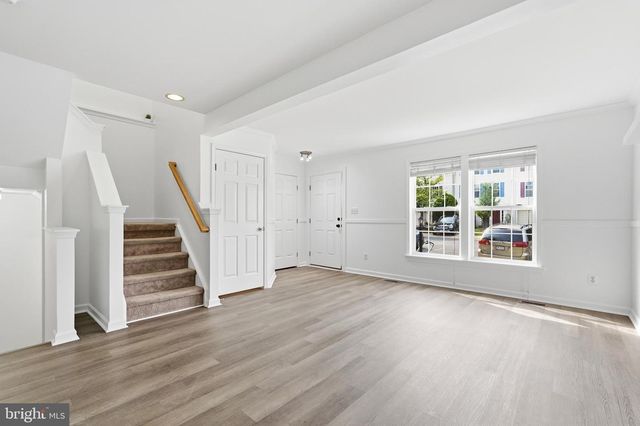 9041 FALCON GLEN CT, Bristow, VA 20136