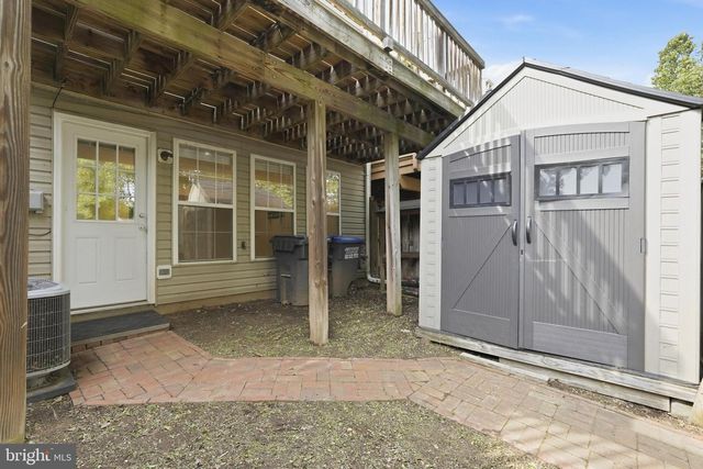 9041 FALCON GLEN CT, Bristow, VA 20136