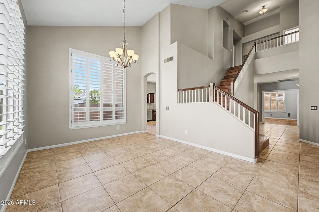 Image 10 of property listing at 5131 W LAREDO Court, Chandler, AZ 85226