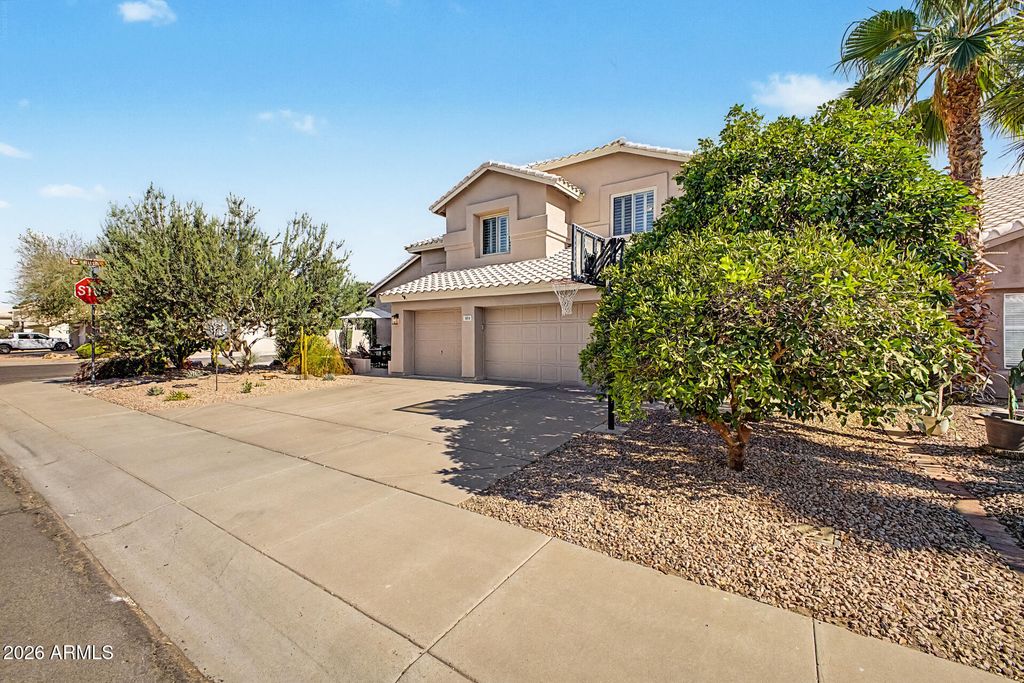 Image 3 of property listing at 5131 W LAREDO Court, Chandler, AZ 85226