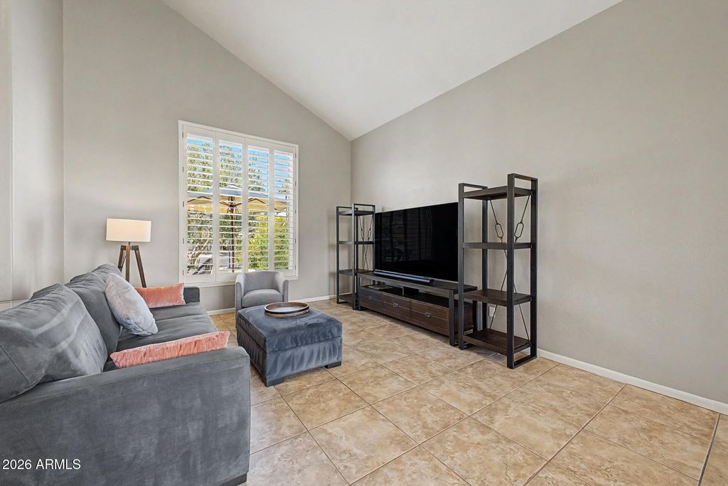 Image 9 of property listing at 5131 W LAREDO Court, Chandler, AZ 85226