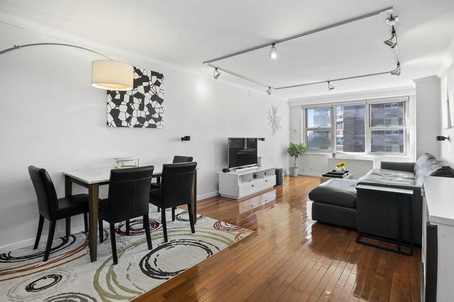 305 E 24th St Apt 15R, New York City, NY 10010