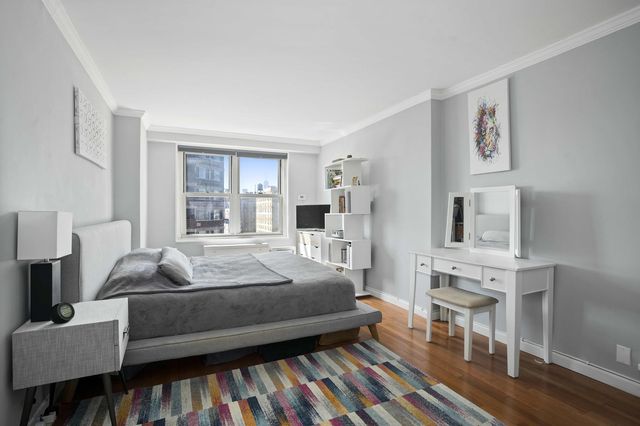305 E 24th St Apt 15R, New York City, NY 10010