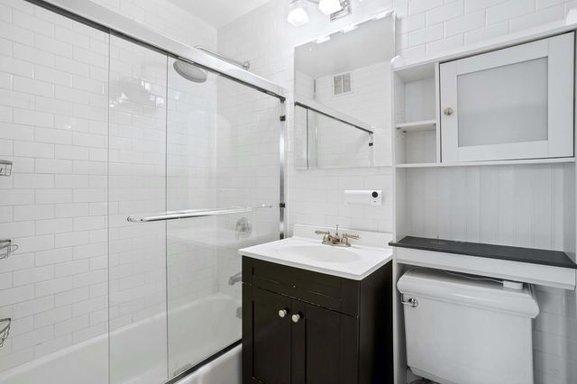 305 E 24th St Apt 15R, New York City, NY 10010