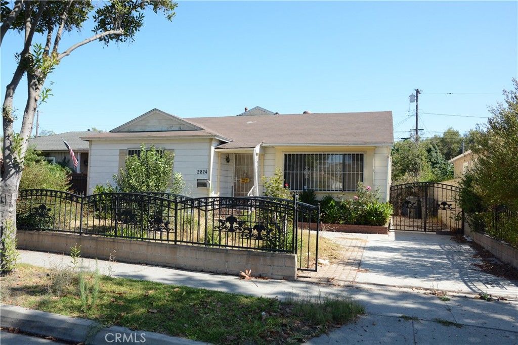 Image 1 of property listing at 2824 Candlewood, Lakewood, CA 90712