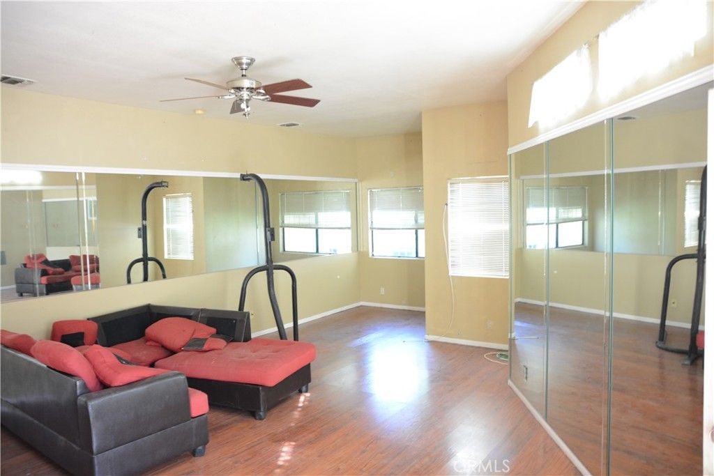 Image 9 of property listing at 2824 Candlewood, Lakewood, CA 90712
