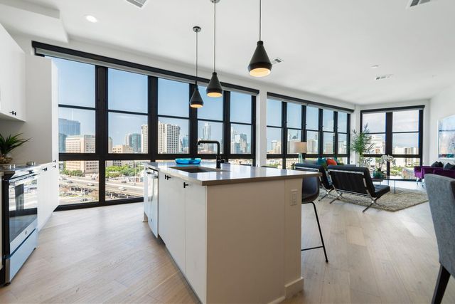 800 Embassy DR 525, Austin, TX 78702