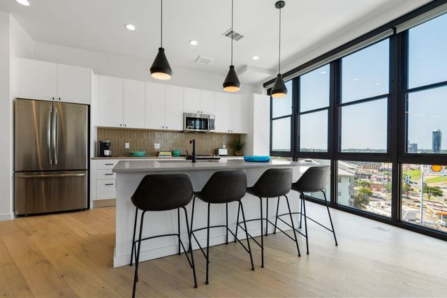 800 Embassy DR 525, Austin, TX 78702