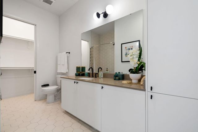 800 Embassy DR 525, Austin, TX 78702