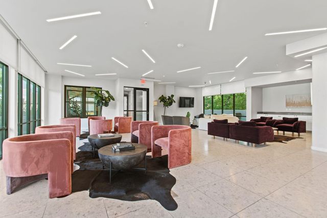 800 Embassy DR 525, Austin, TX 78702