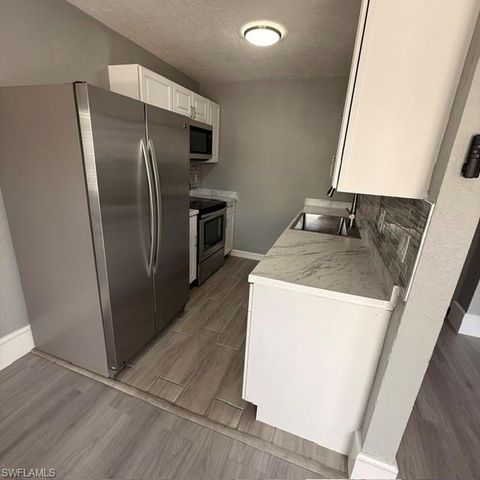 4617 Bayshore DR H4, Naples, FL 34112