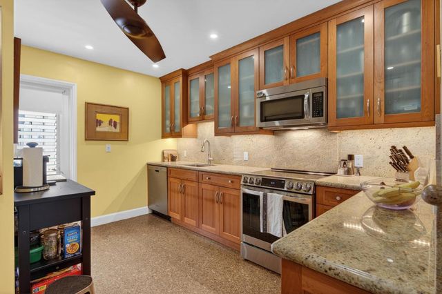 381 S Lake Drive 16, Palm Beach, FL 33480