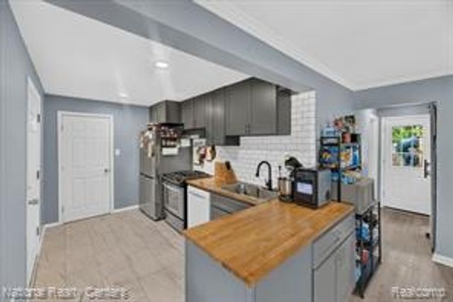 4714 Monterey Avenue, Clarkston, MI 48348