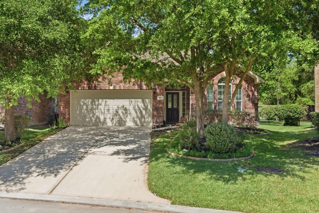 123 N Hawkhurst Circle, Magnolia, TX 77354