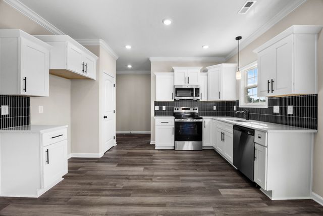 2676 Brewster Dr, Clarksville, TN 37042