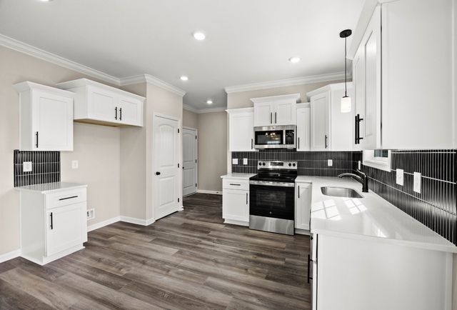 2676 Brewster Dr, Clarksville, TN 37042