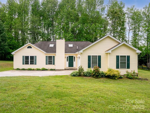88 Star Point Drive, Hendersonville, NC 28792