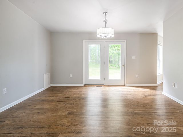 88 Star Point Drive, Hendersonville, NC 28792